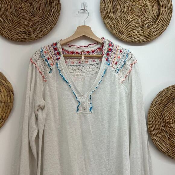 Free People Boho White Colorful Embroidered Henley Long Sleeve Knit Top Medium - Picture 4 of 12